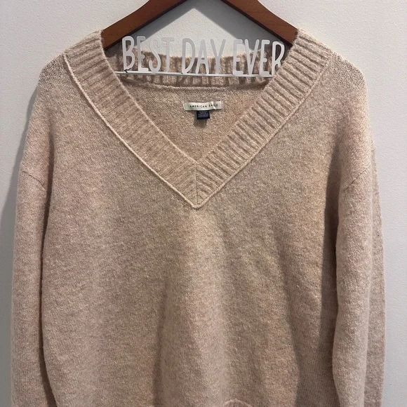 NWT American Eagle tan oversized V-Neck Sweater small - Picture 2 of 7